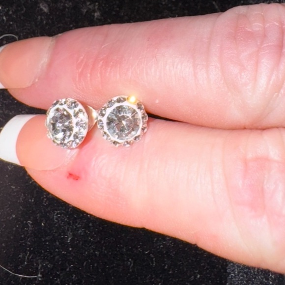 SILVER AND WHITE AUSTRALIAN CRYSTAL HALO STUD EARRINGS NEW IN BOX - Picture 10 of 12